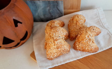 Halloween Brötchen Rezept: Dinkel-Hafer Brötchen in Hexenhut-Form