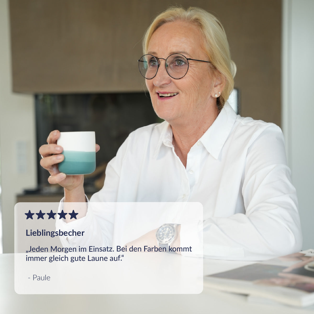 Pelster's Porzellan Becher in stilvollen petrol mit Kommentar.