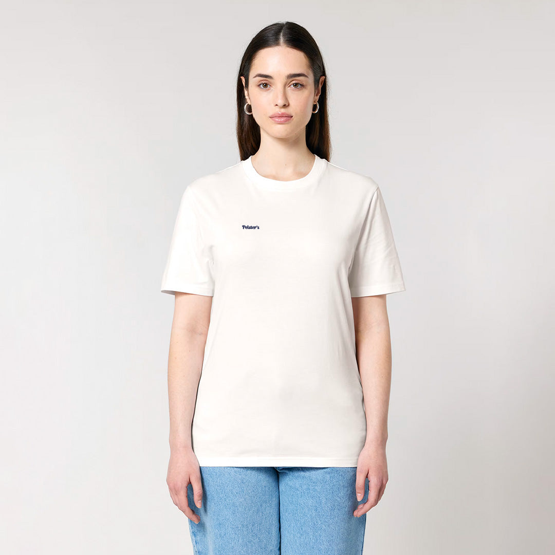 Frau von Vorne, die ein Coffee Club Sunday  T-Shirt trägt 