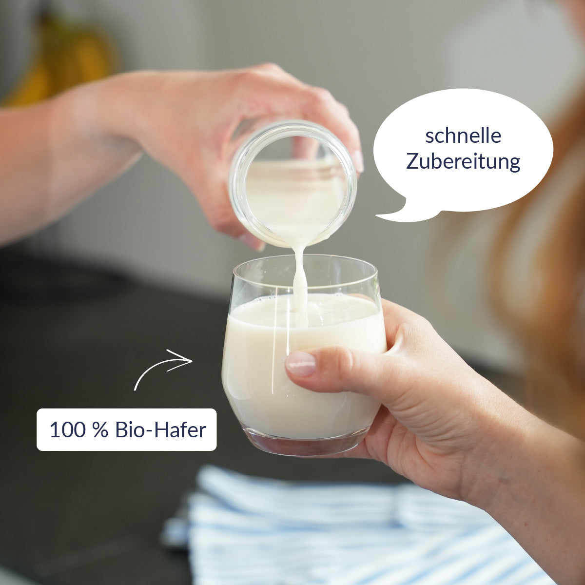 Glas mit 100% Bio-Haferdrink 