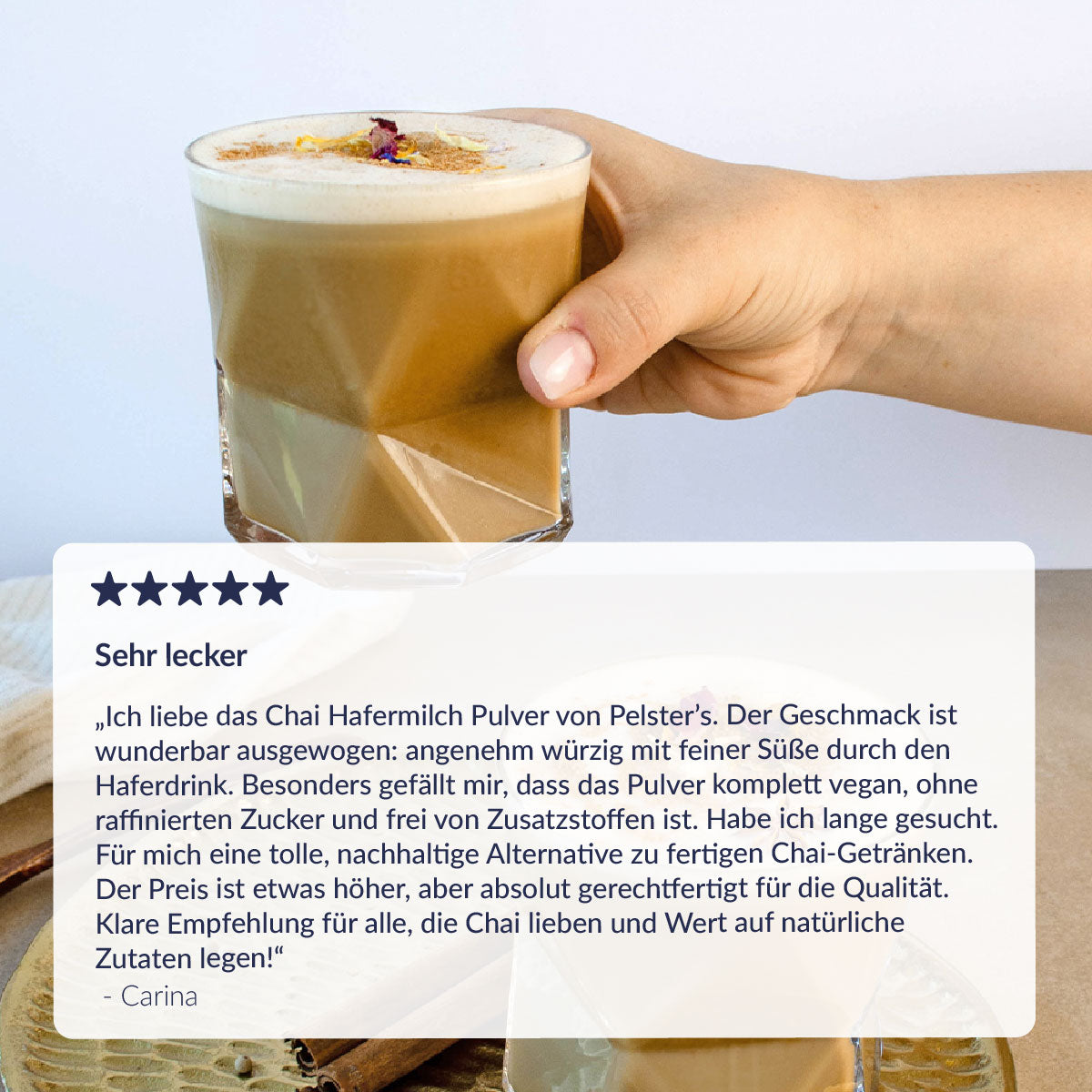 Chai Tee mit Haferdrink zubereitet im Glas  und ein Kommentar dazu
