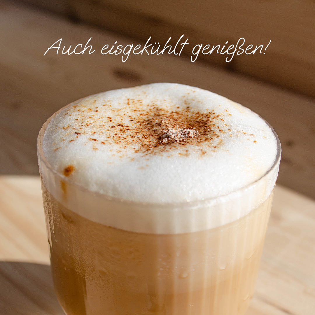 Eisgekühlter Kaffee mit Milchschaum 