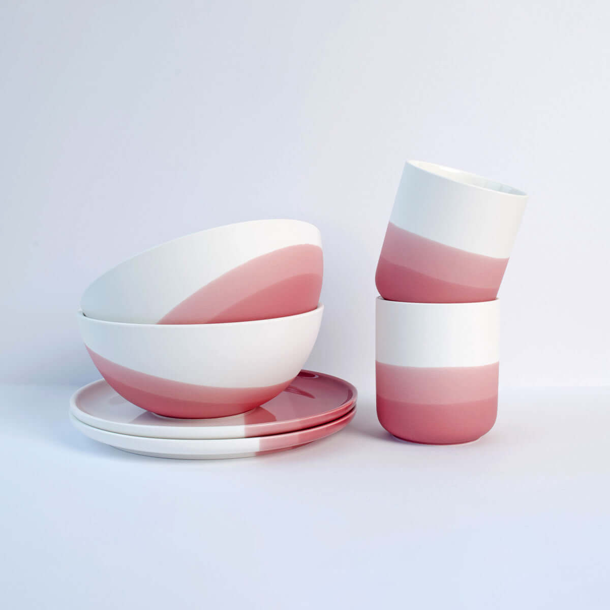 Großes Ombré Frühstücksset aus Porzellan im stilvollen pink.