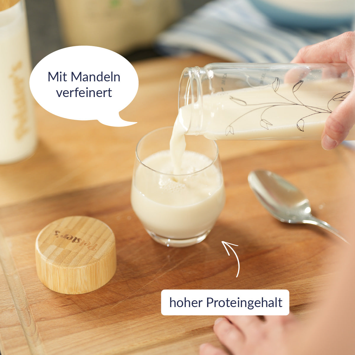 Glas mit Hafer-mandeldrink