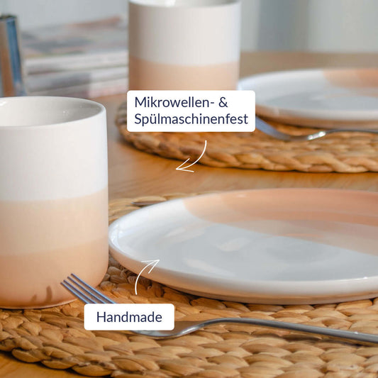 Ombré Frühstücksset aus Porzellan mit handgefertigten Tellern und Tassen in apricot-beige.